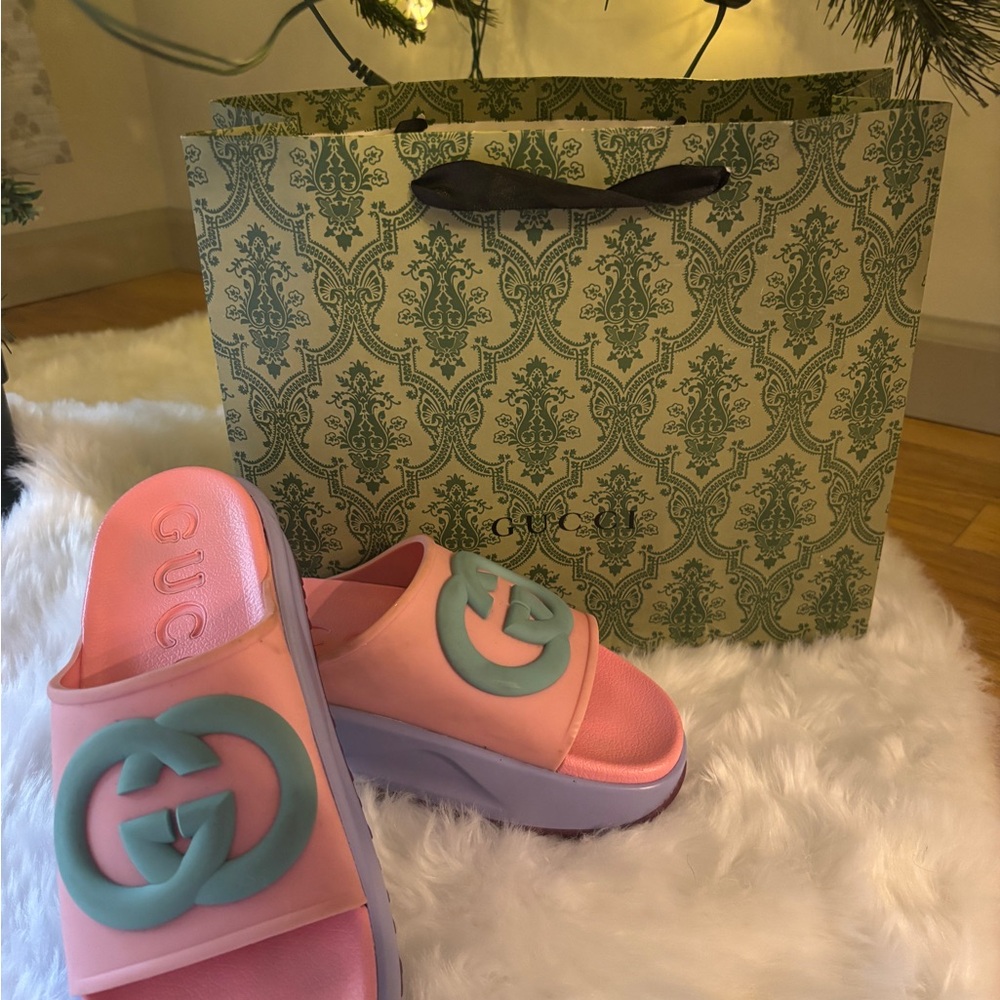 Gucci Pink and teal Women's Sandals